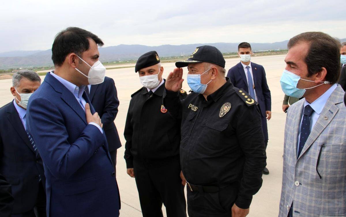 Bakan Kurum, Elazığ dan Tunceli ye geçti