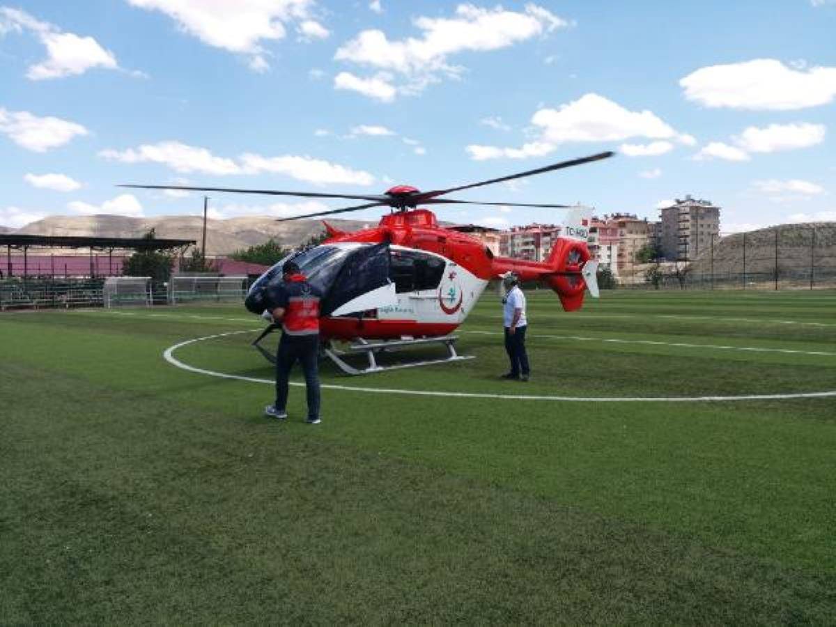 Beyin kanaması geçirdi, ambulans helikopterle hastaneye ulaştırıldı