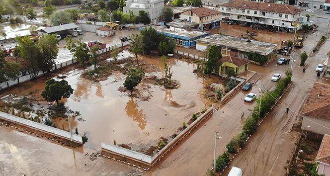 Kırıkkale’de sel felaketi: Çok sayıda ev ve iş yeri hasar gördü