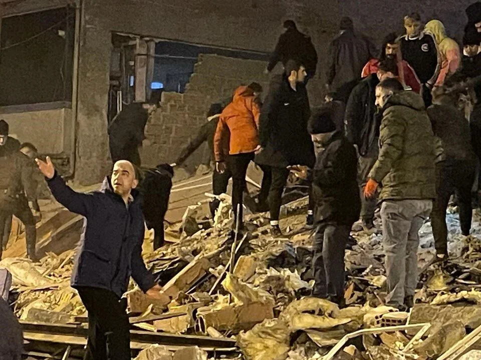 7,4’lük deprem 10 ili vurdu